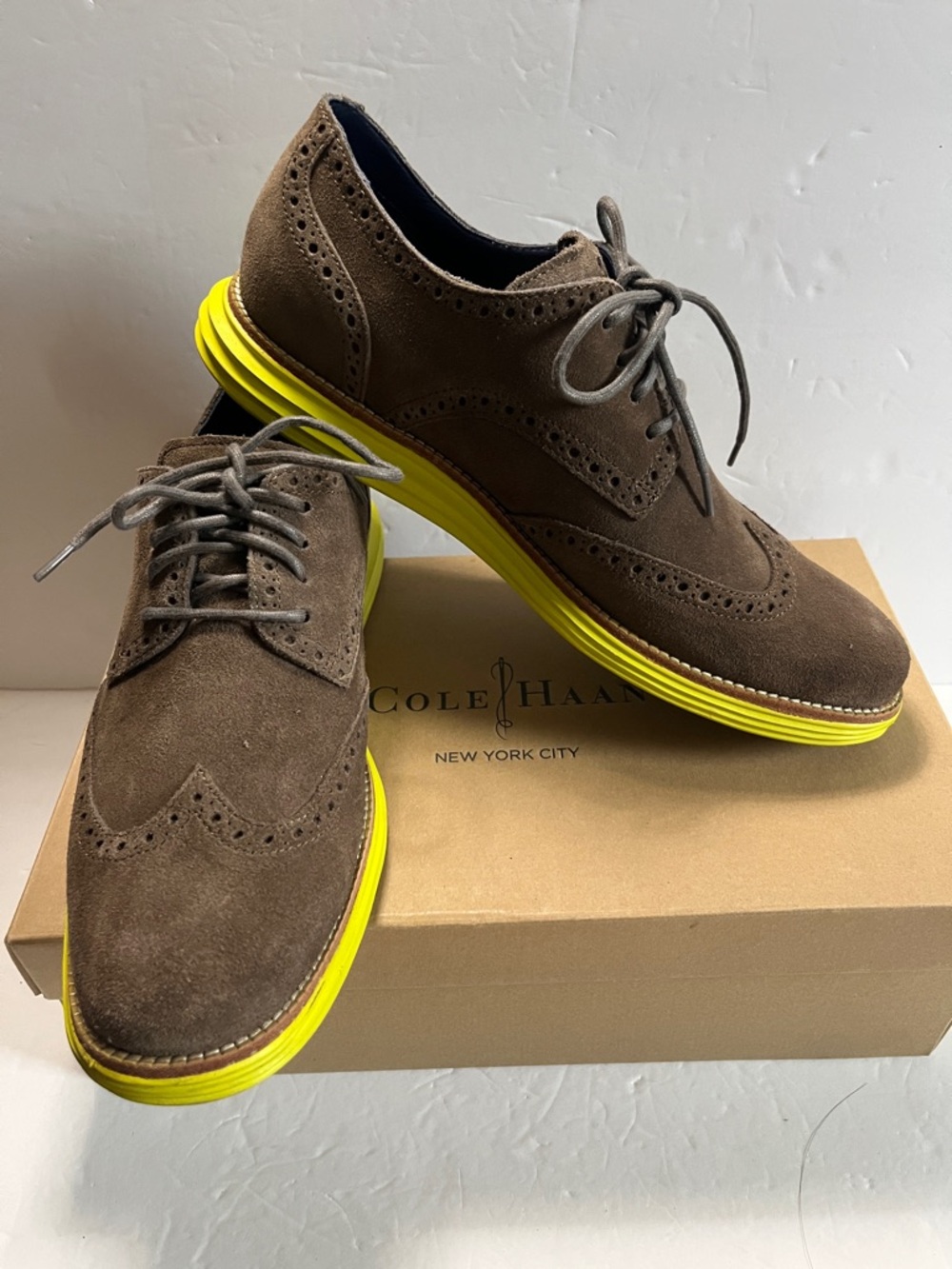 COLE HAAN 2012 Lunagrand Wing Tip Oxfords/Grey suede/Volt yellow 10.5M